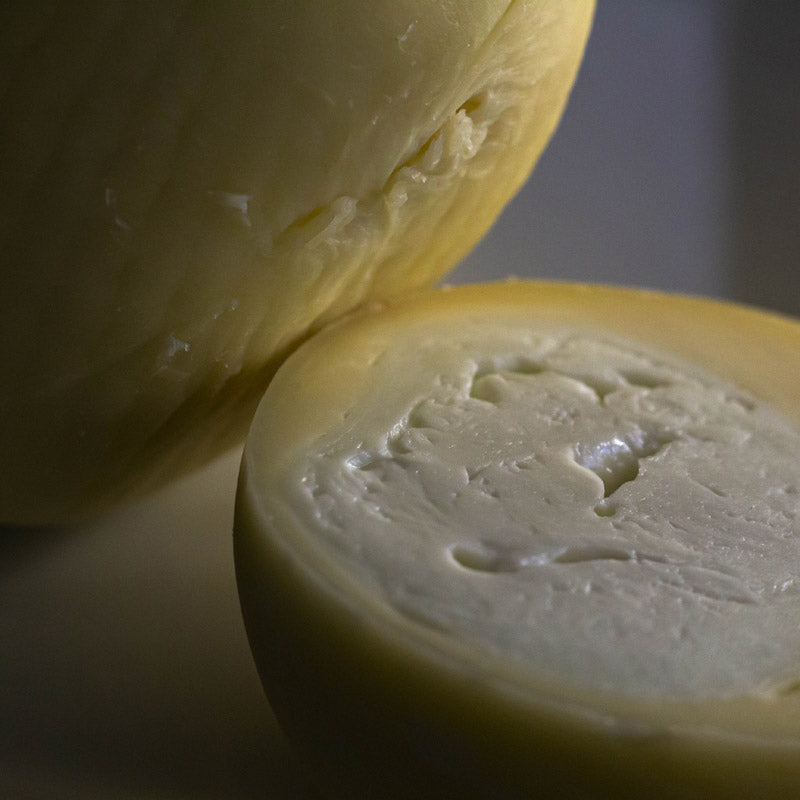 CHEESELLA 600 G - FROMAGE DE VACHE AVEC MOZZARELLA DE BUFFLE À L'INTÉRIEUR