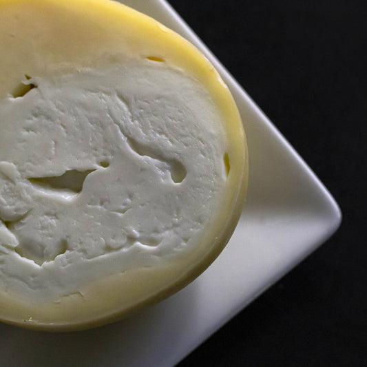 CHEESELLA 600 G - FROMAGE DE VACHE AVEC MOZZARELLA DE BUFFLE À L'INTÉRIEUR